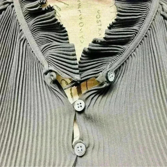 Banana Republic Charcoal Pleat Polyester Long Sleeve Size Medium Blouse - Picture 8 of 16